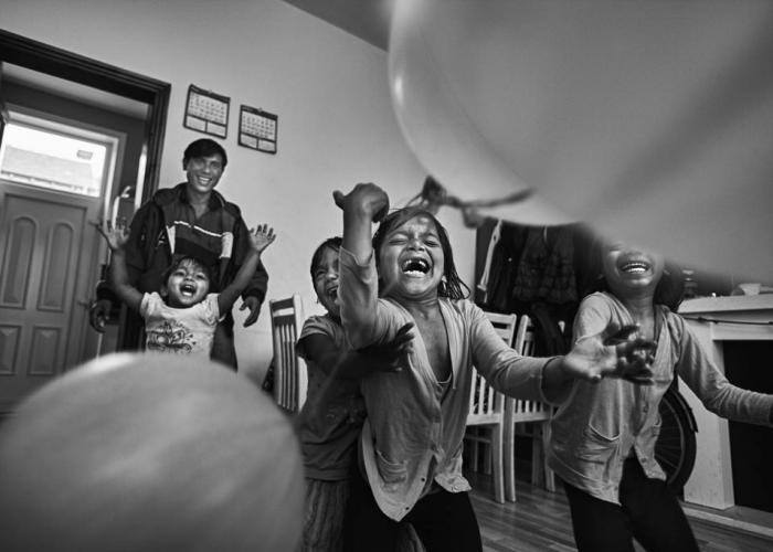 5.	Stateless Rohingya children playing in the UK © Saiful Huq Omi